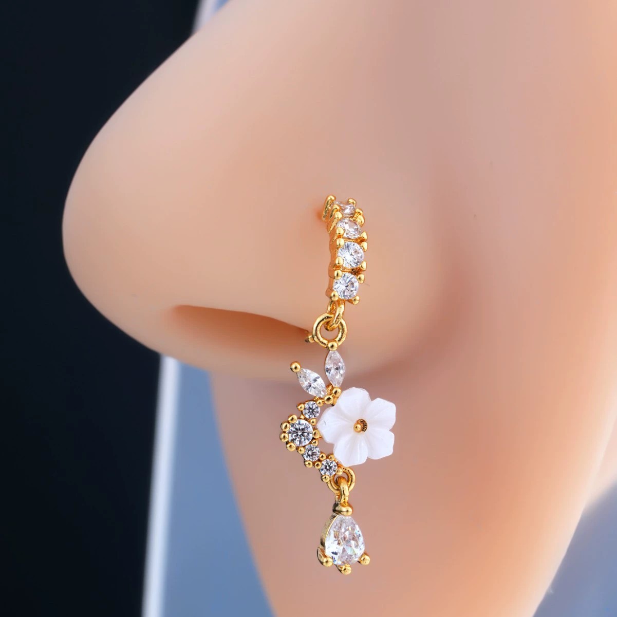 Anillo de Nariz con Flor Dorad - Body Jewelry Surgical Steel reseña y precio