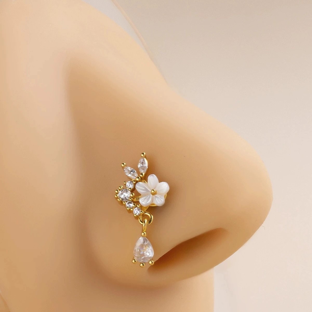 Anillo de Nariz con Flor Dorad - Body Jewelry Surgical Steel reseña y precio